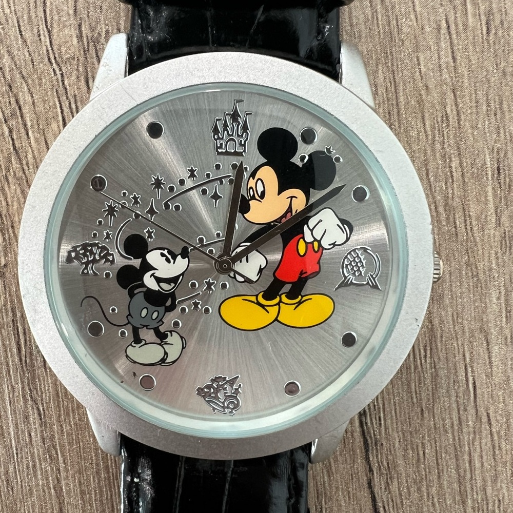 Vintage Mickey Mouse Watches - Picture 3 of 6